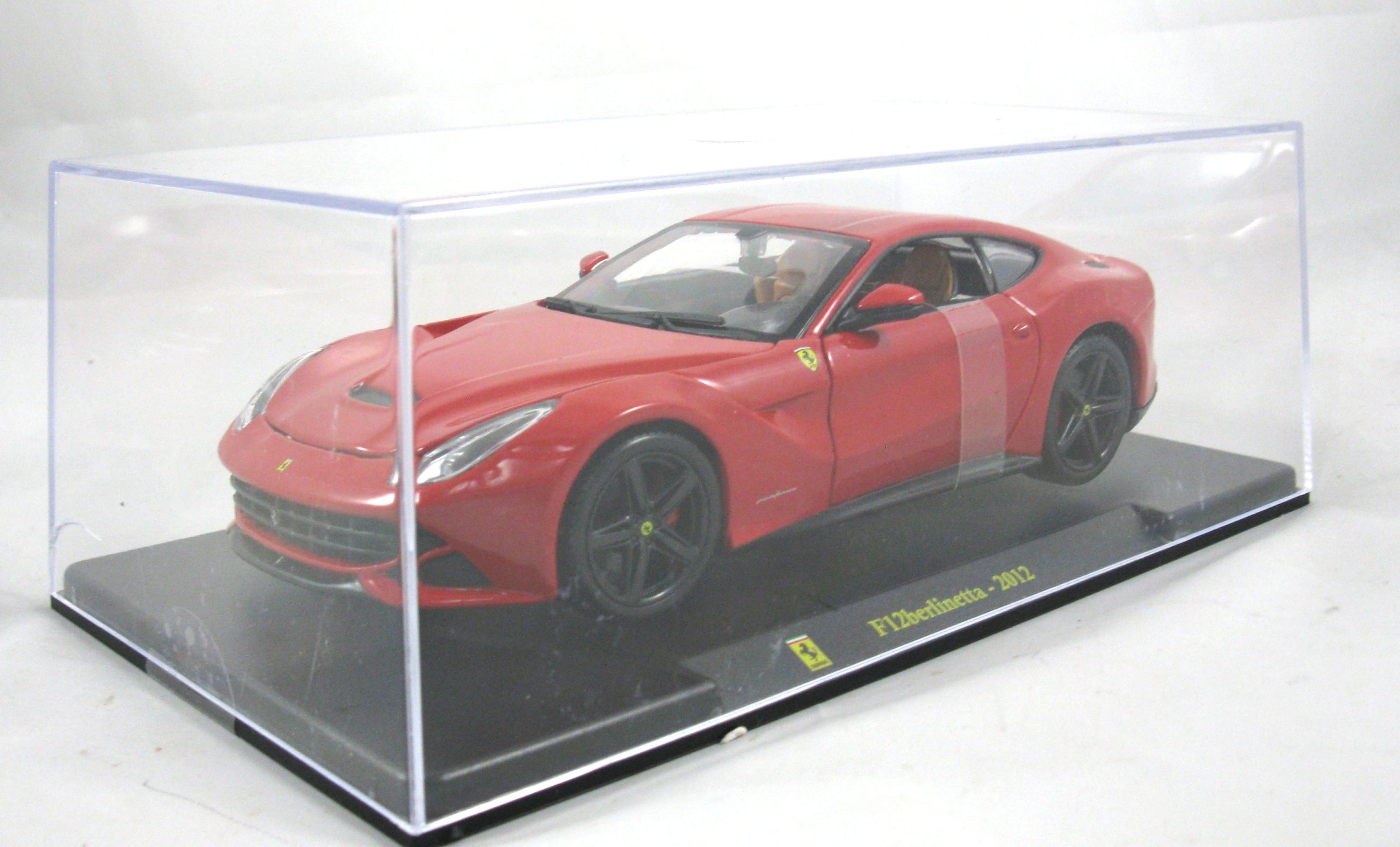 FRRARI F12 BERLINETTA 2012 (3)