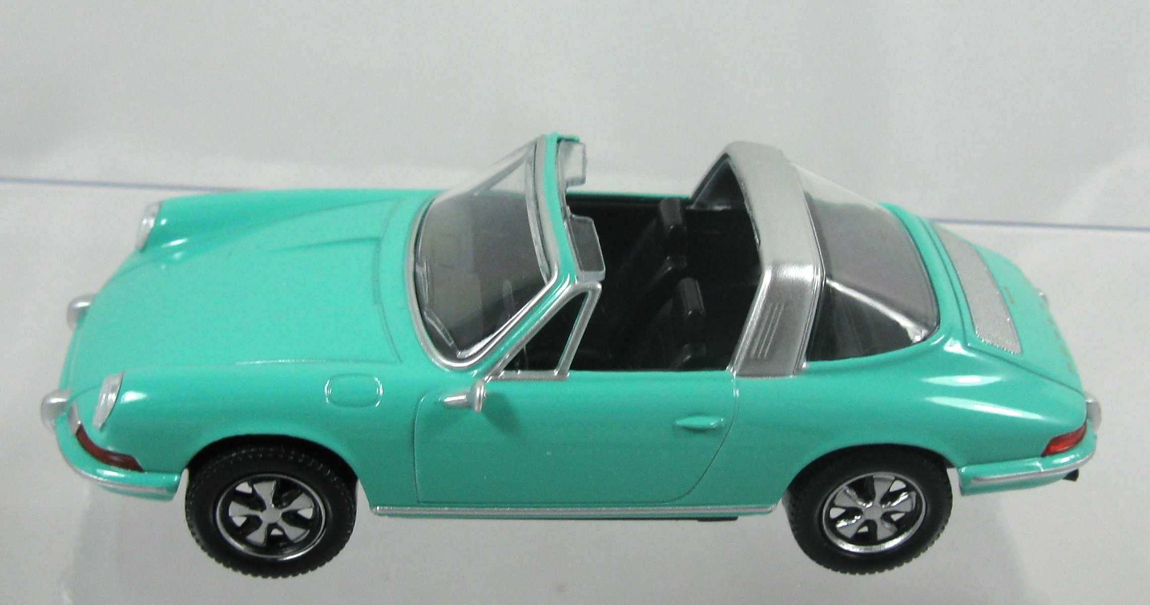 PORSCHE 911 TARGA 1969 VERTE (3)