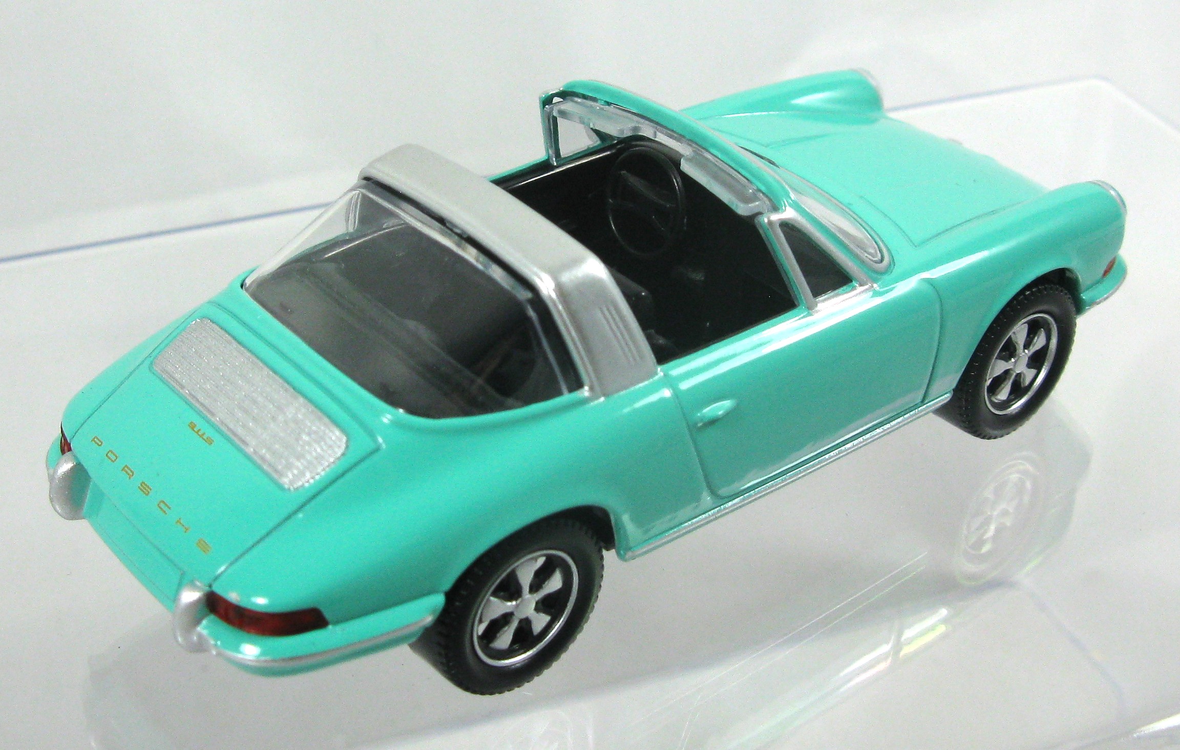 PORSCHE 911 TARGA 1969 VERTE (4)