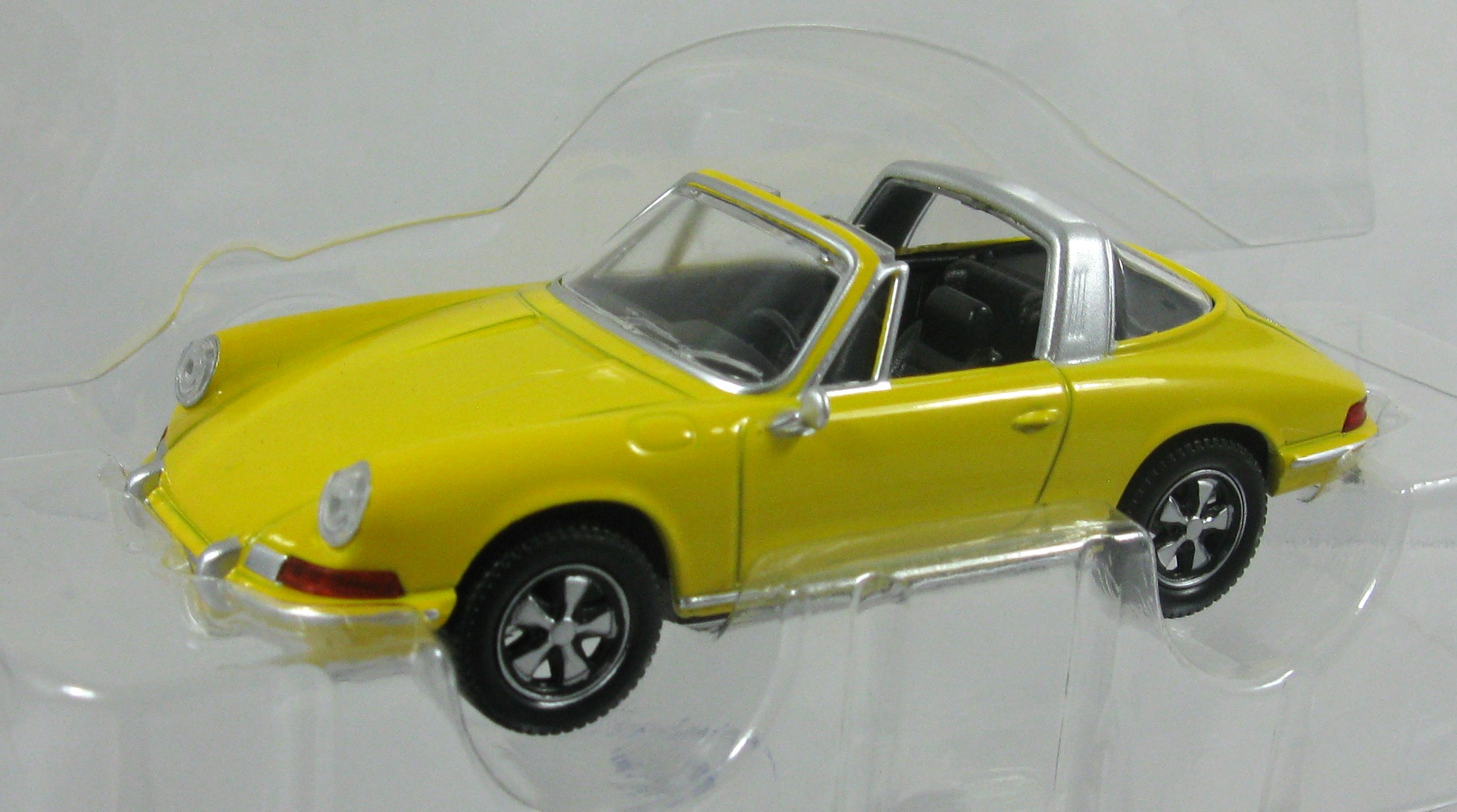 PORSCHE 911 TARGA1969 JAUNE (2)