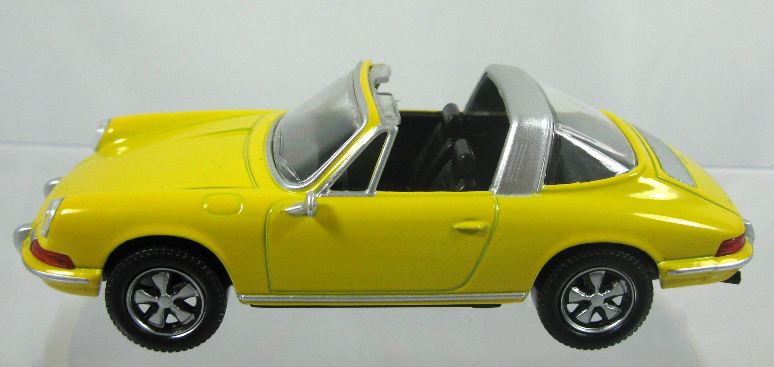 PORSCHE 911 TARGA1969 JAUNE (3)
