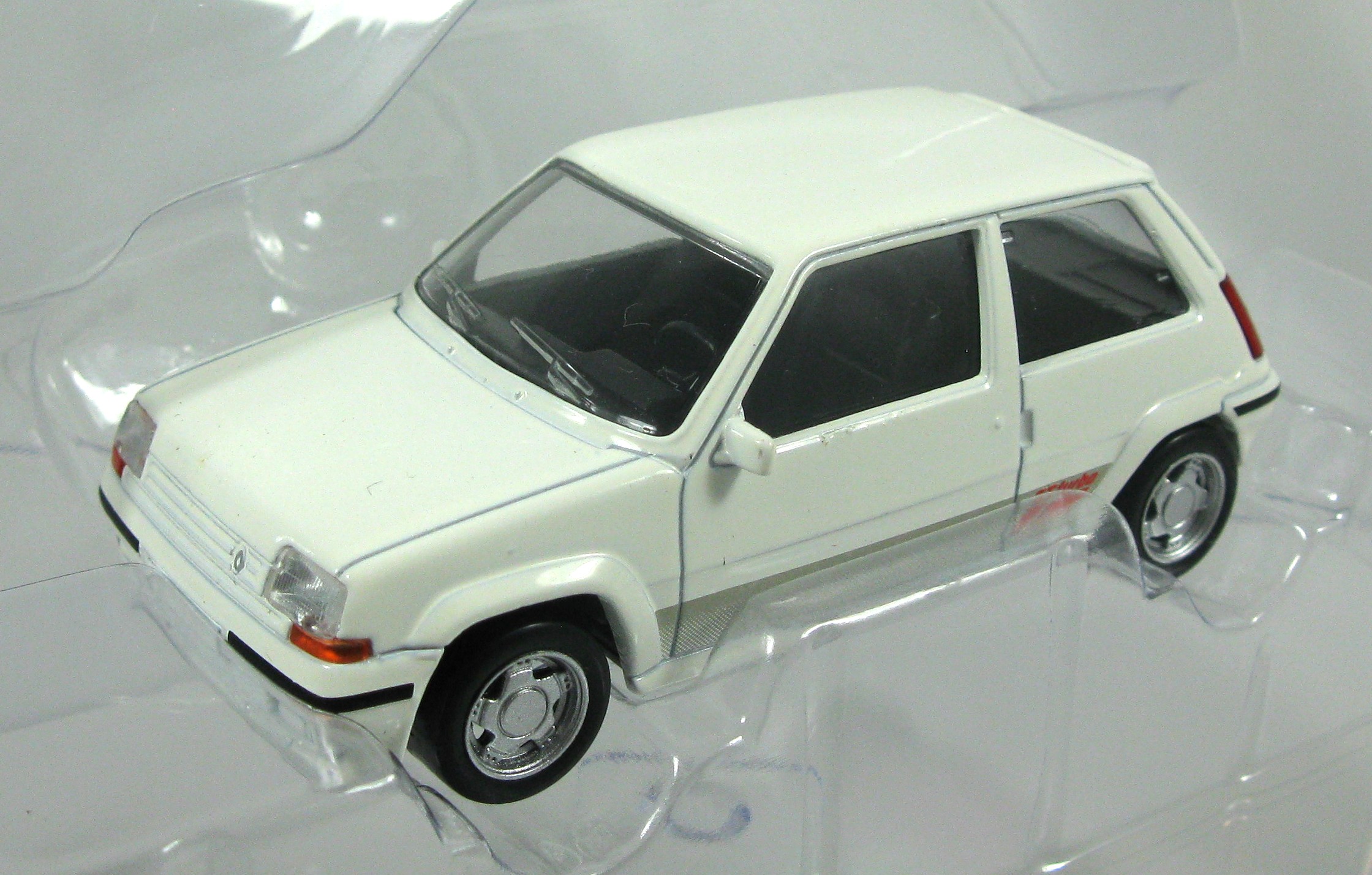 RENAULT SUPERCINQ GT TURBO 1988 BLANCHE (2)